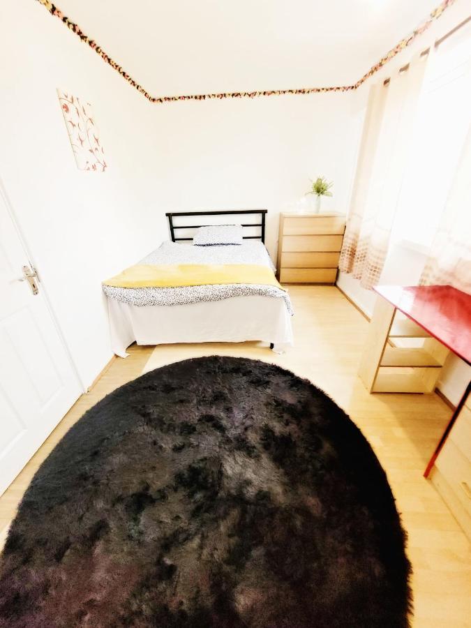 Quarto em Acomodações Particulares Excellent Big Double Cheap Price Around
