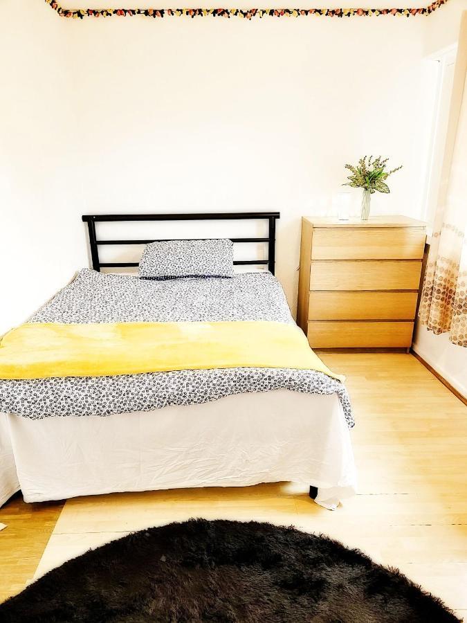 Excellent Big Double Cheap Price Around Quarto em Acomodações Particulares