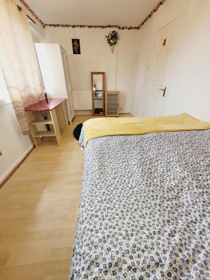 Excellent Big Double Cheap Price Around Quarto em Acomodações Particulares Londres