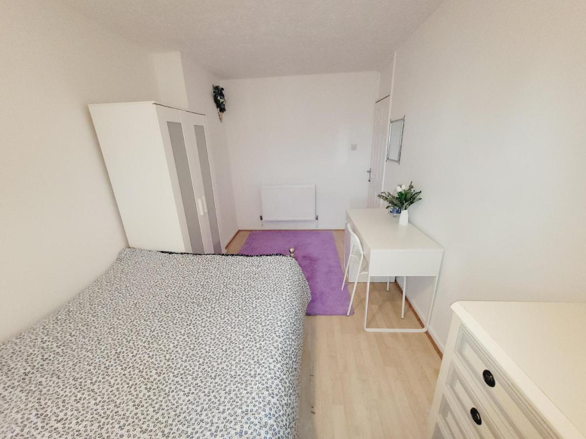 Quarto em Acomodações Particulares Excellent Big Double Cheap Price Around Londres